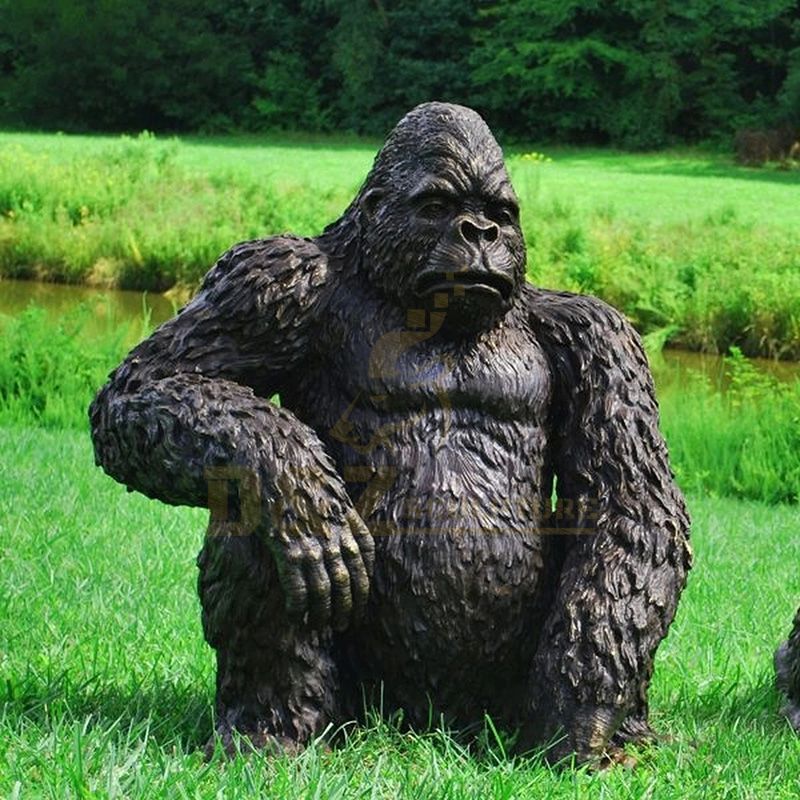 Outdoor life size gorilla garden statue art for sale
