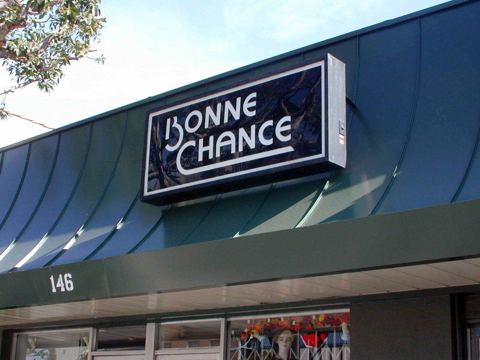 D'ziner Sign Co. Illuminated Signs