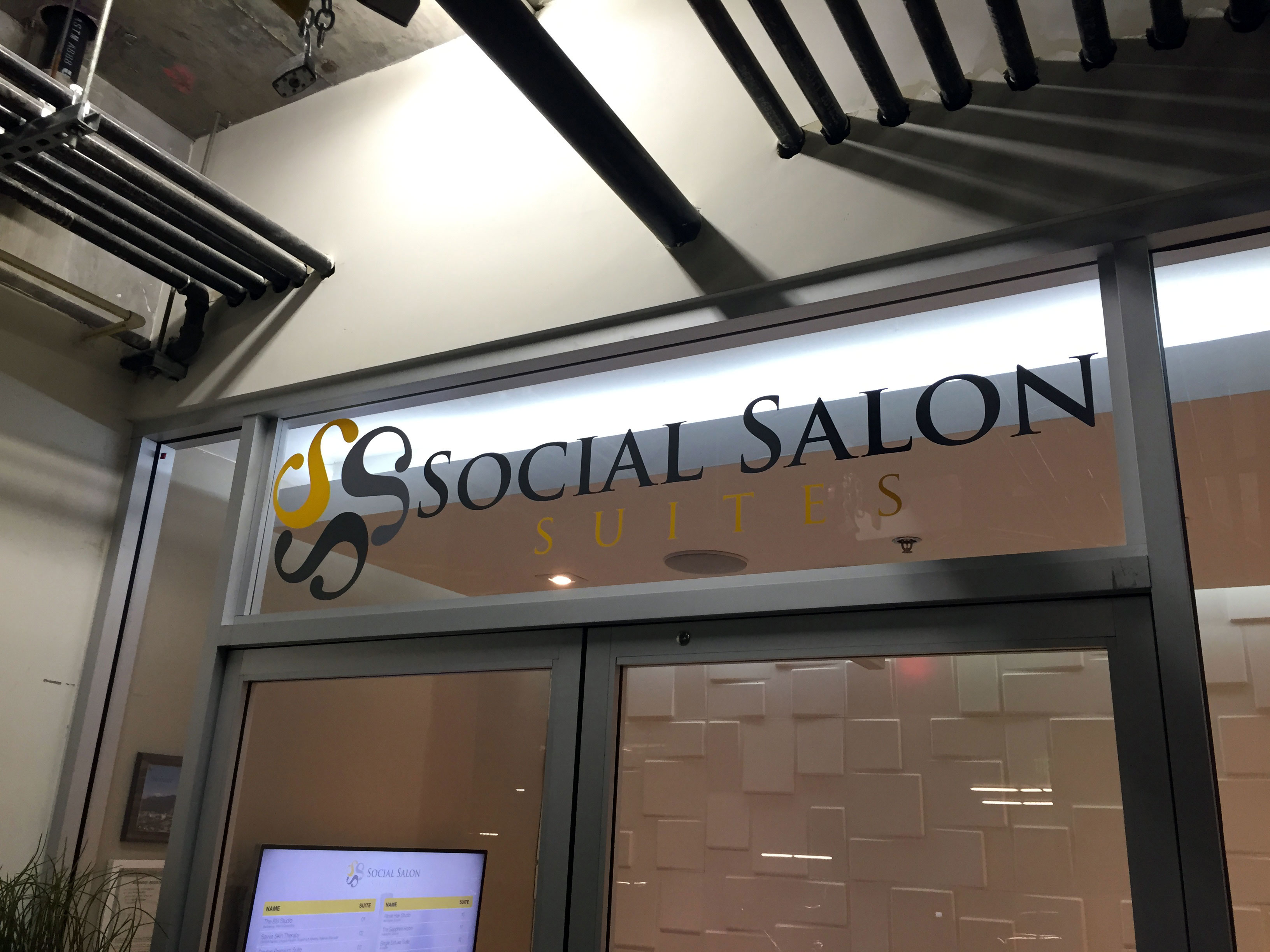 D'ziner Sign Co. Window Signs