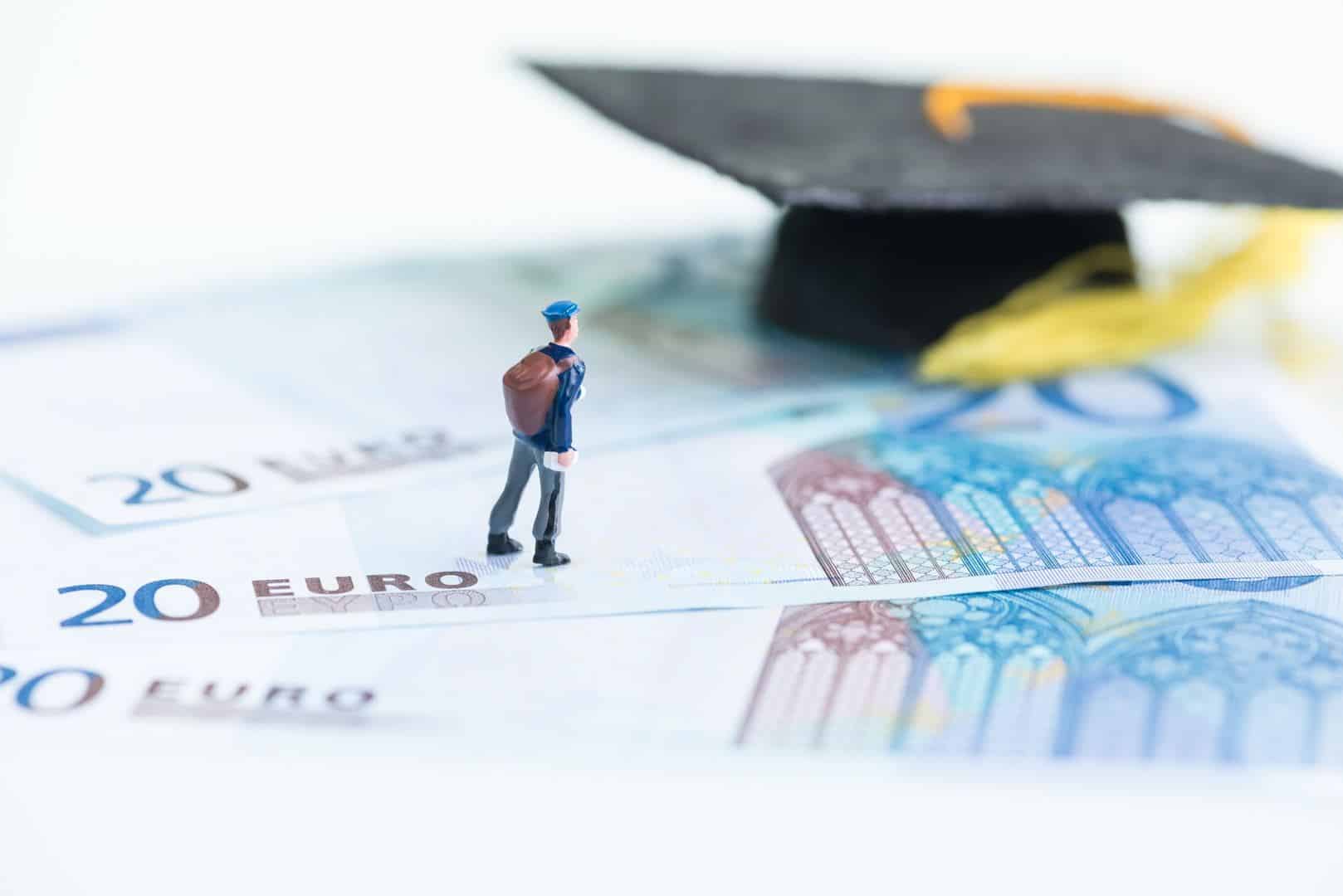 Pret etudiant en ligne jusqu'à 50 000 € [taux MOINS de 1]