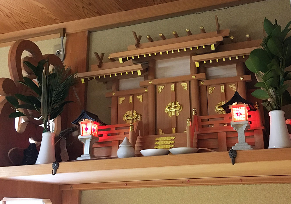 賃貸の壁を傷つけない神棚の作り方!初めてでもカンタンDIY 巣作りプラス