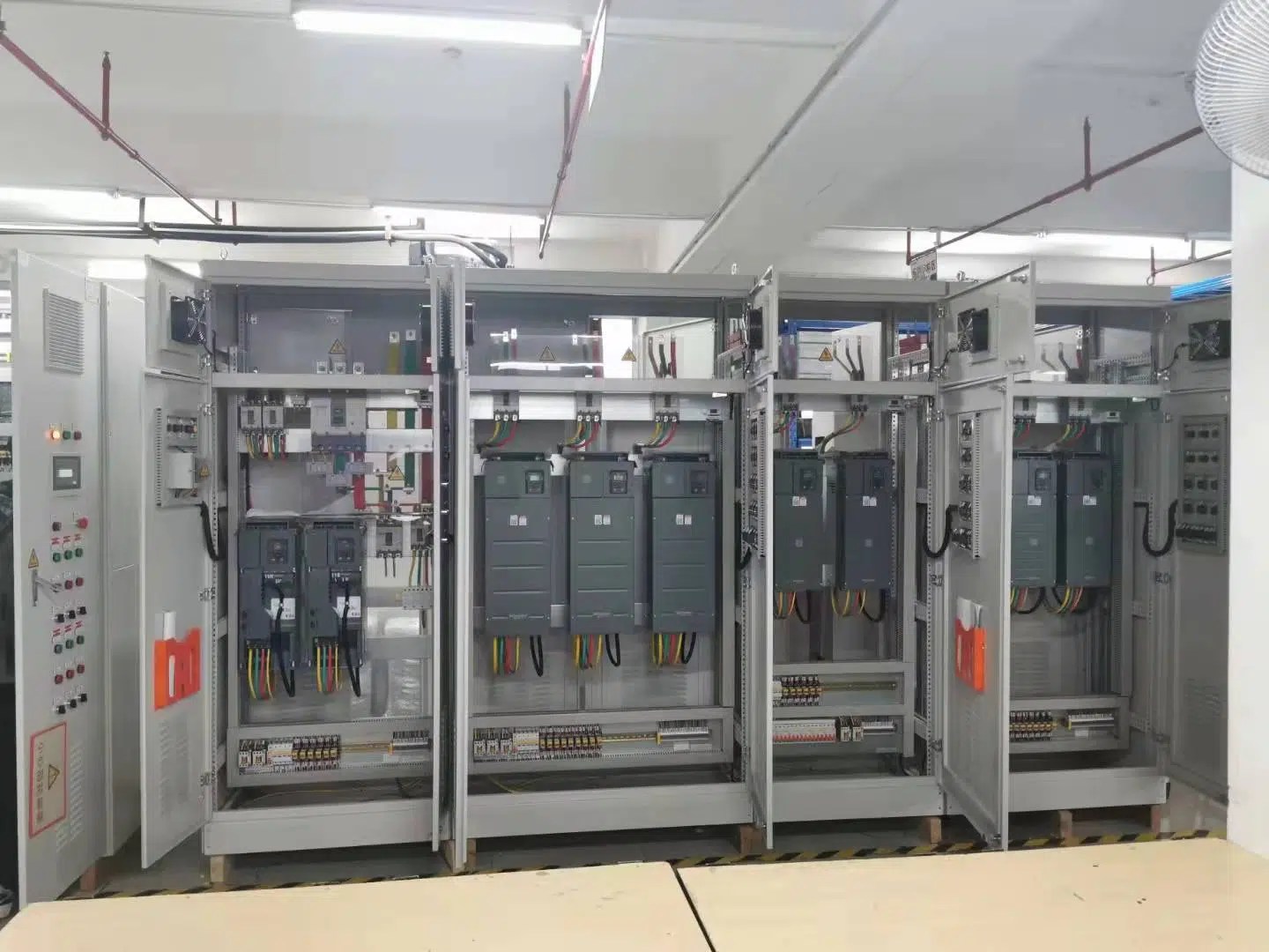 What are the standards for rack EAbel