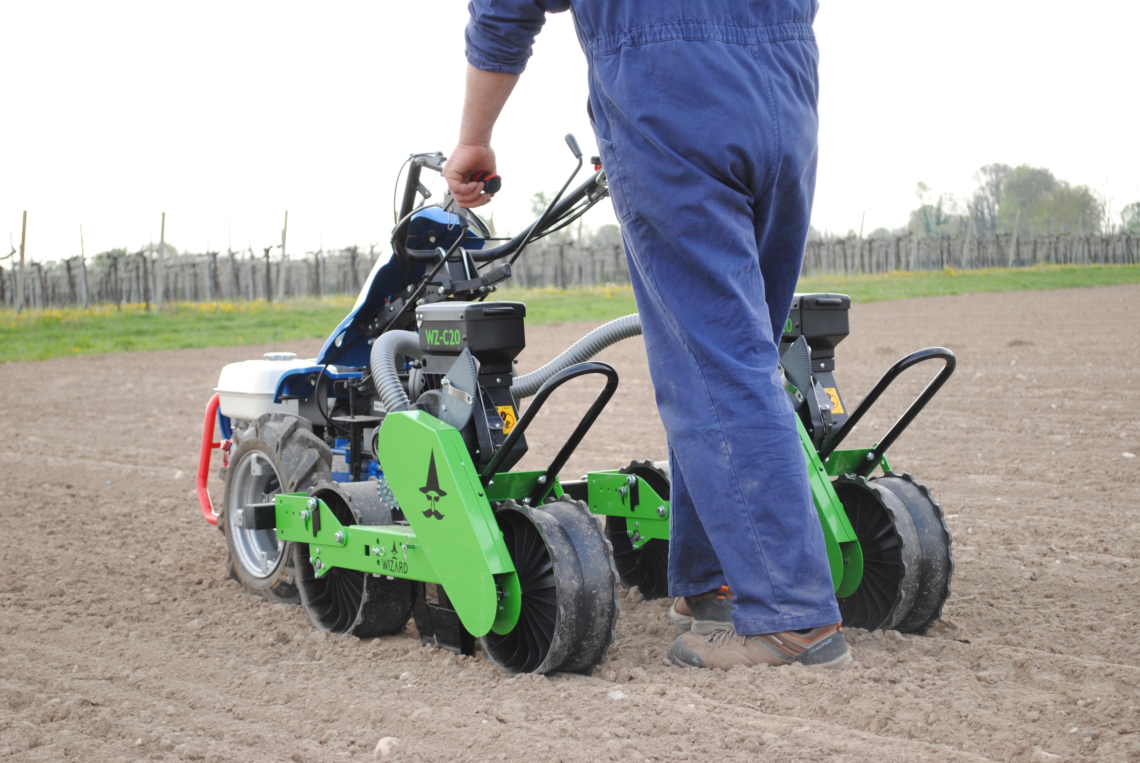 Wizard Vacuum Seeder Multirow, ultra precise, any size seed Earth
