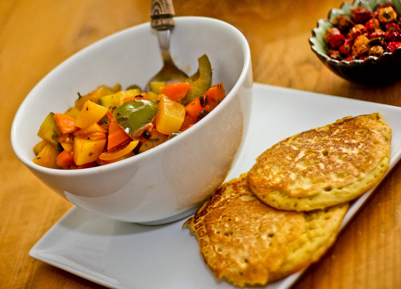 VeggieCurry mit Kichererbsenküchlein · Eat this! Foodblog • Vegane