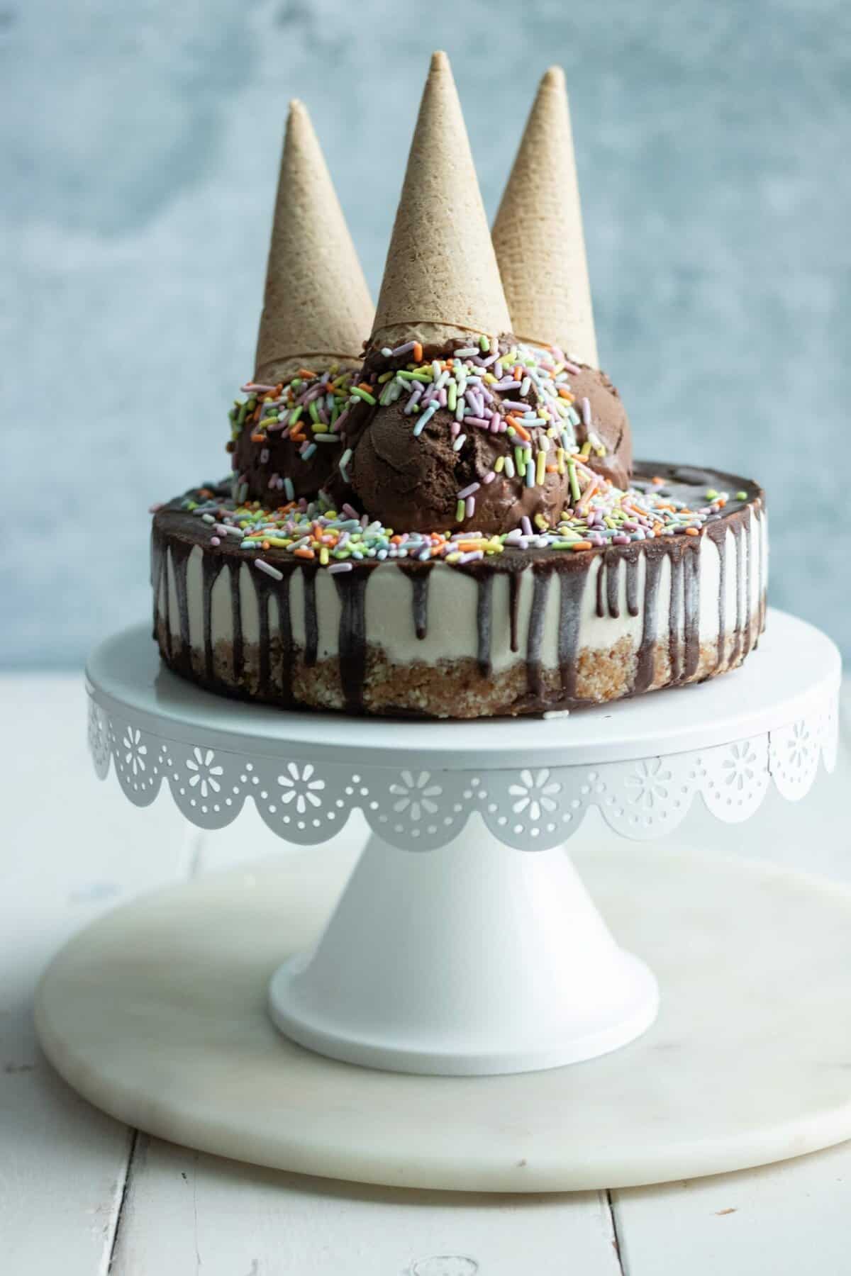 The Best Vegan Ice Cream Cake (paleo + glutenfree + refined sugarfree