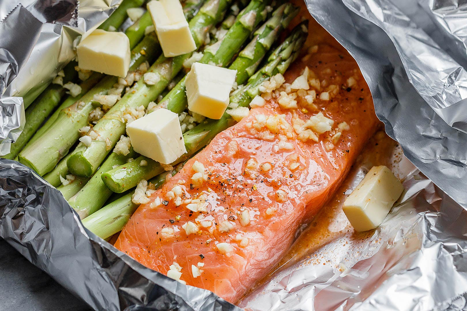 Baked Salmon in Foil with Asparagus and Lemon Garlic Butter Sauce
