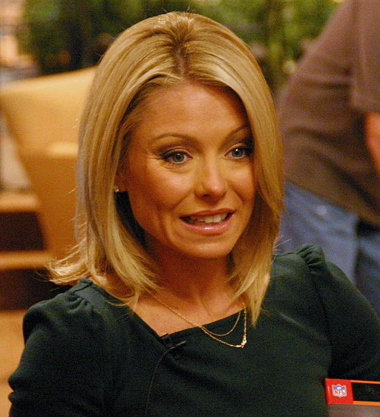 Kelly Ripa’s Botox Secret Makes He Eye Look “More Open” eCanadaNow