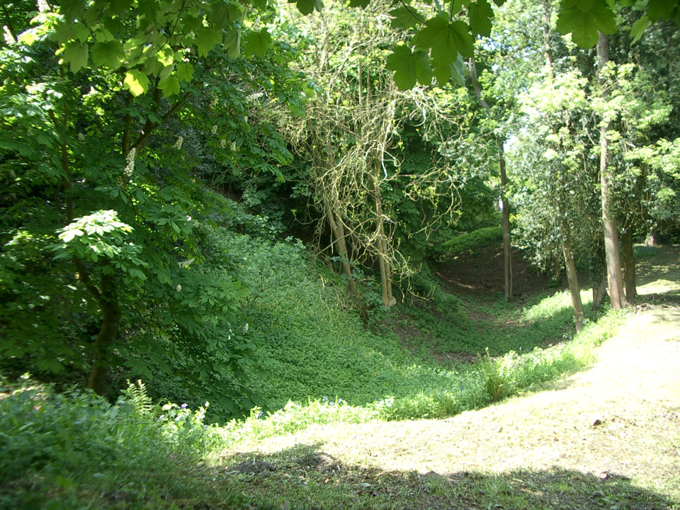 BLETCHINGLEY CASTLE