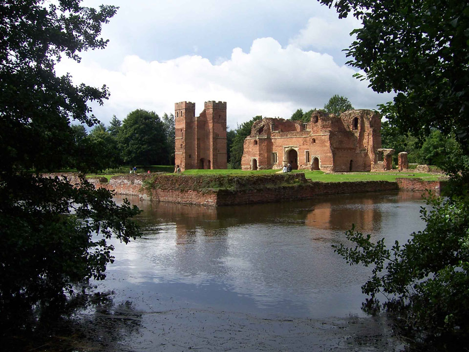 KIRBY MUXLOE CASTLE