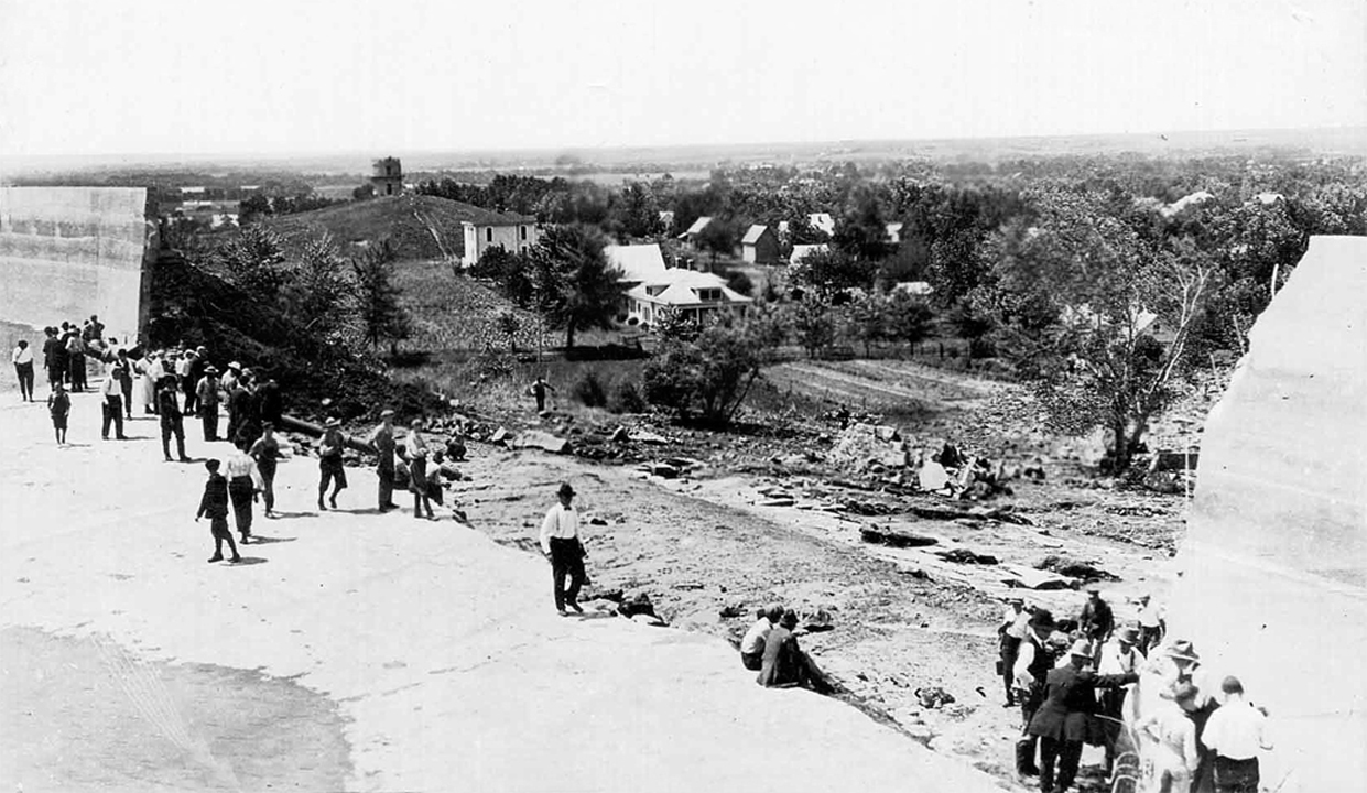 Winfield Ks Reservoir fails.