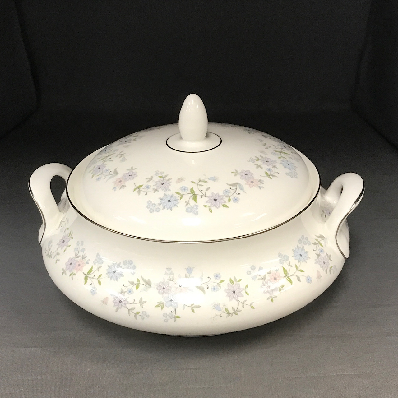 Royal Doulton Amersham Vegetable Bowl Covered Echo's China