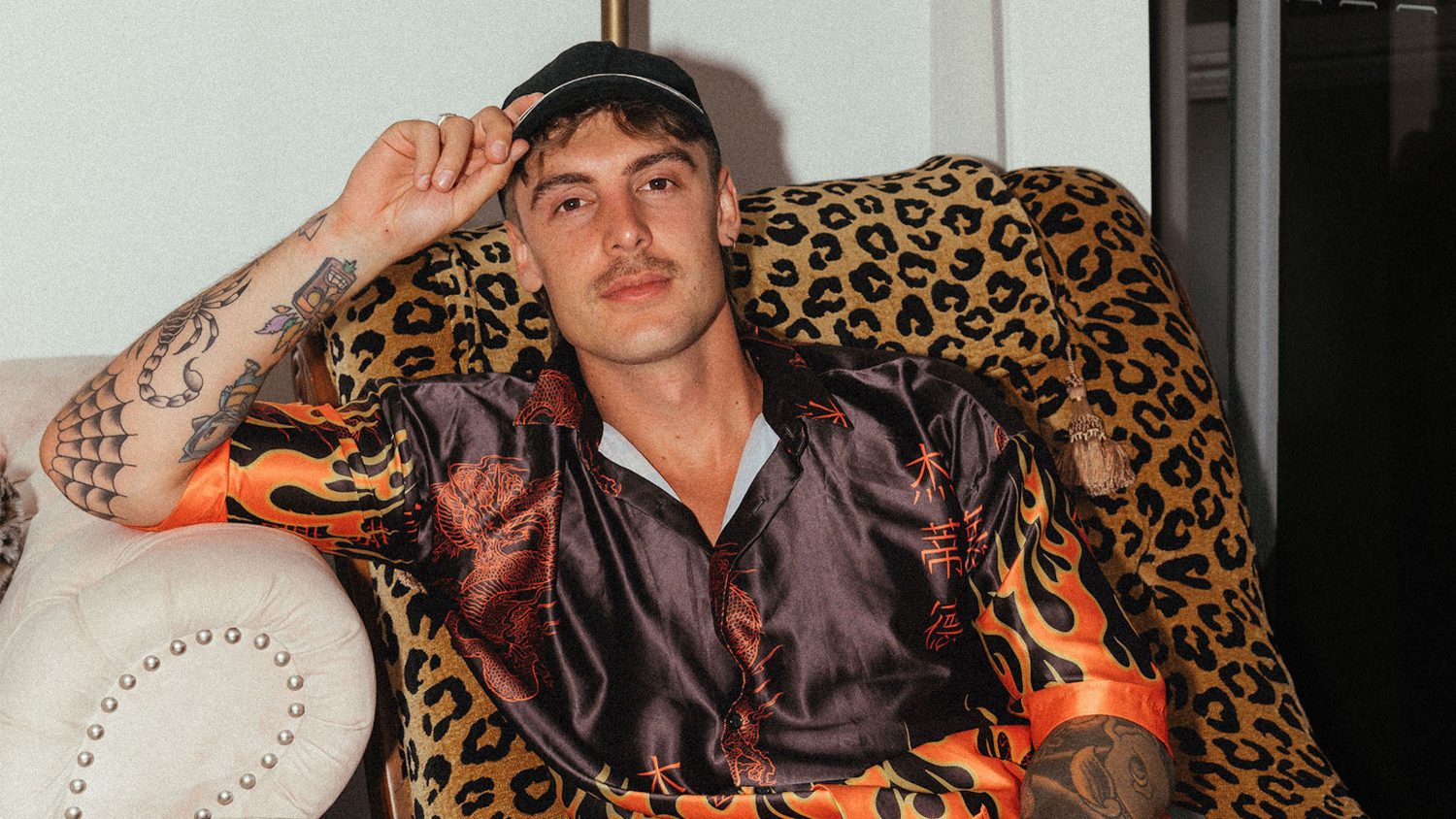 LUUDE „DOWN UNDER (FEAT. COLIN HAY)“ Echte Leute