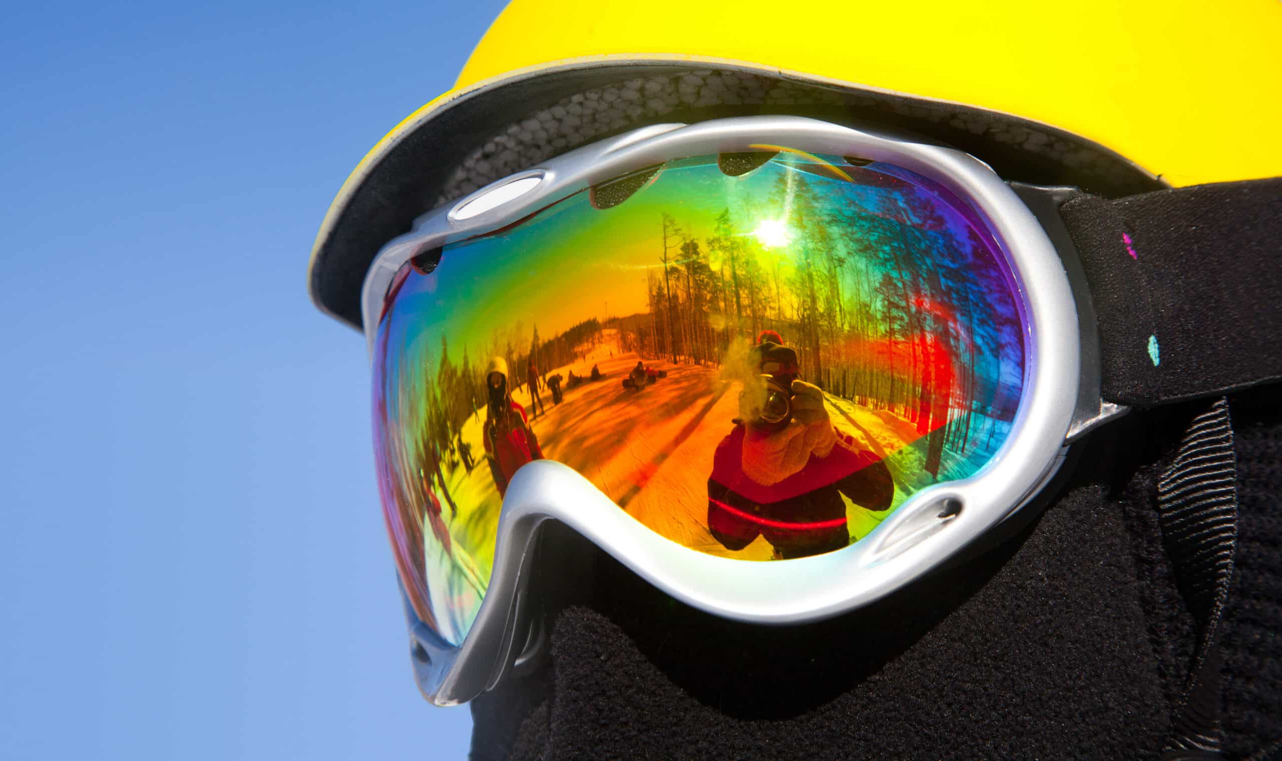 choosing ski goggles