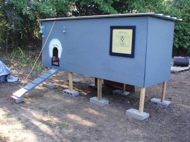 29 Pallet Chicken Coop Ideas (WeekendFriendly)