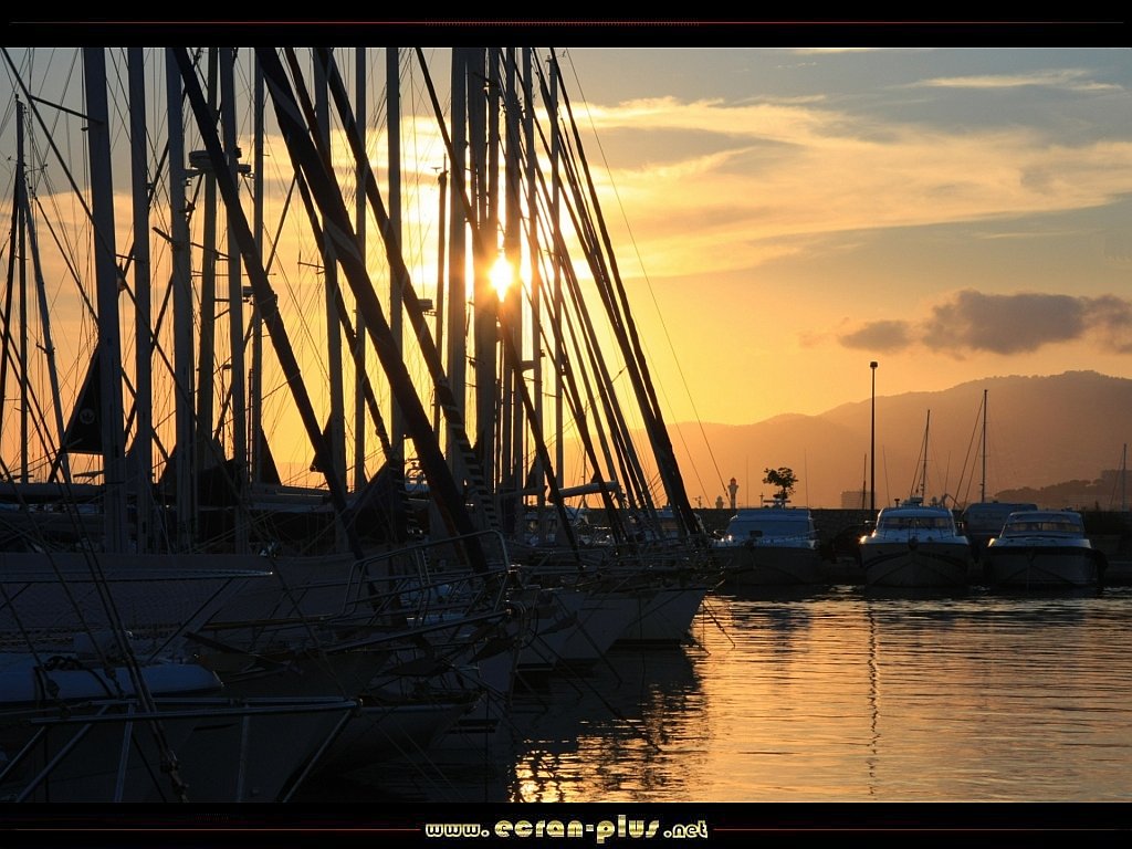 _ Ecran + Plus _ Coucher de soleil sur le port Canto
