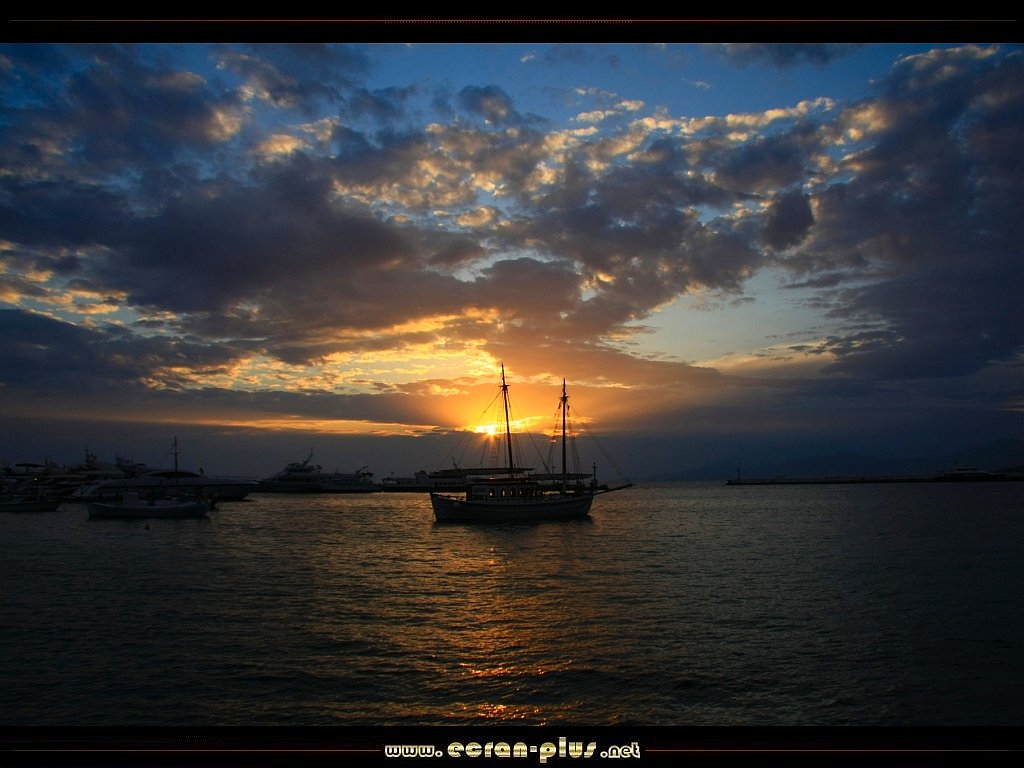 _ Ecran + Plus _ Coucher de soleil à Mykonos Cyclades