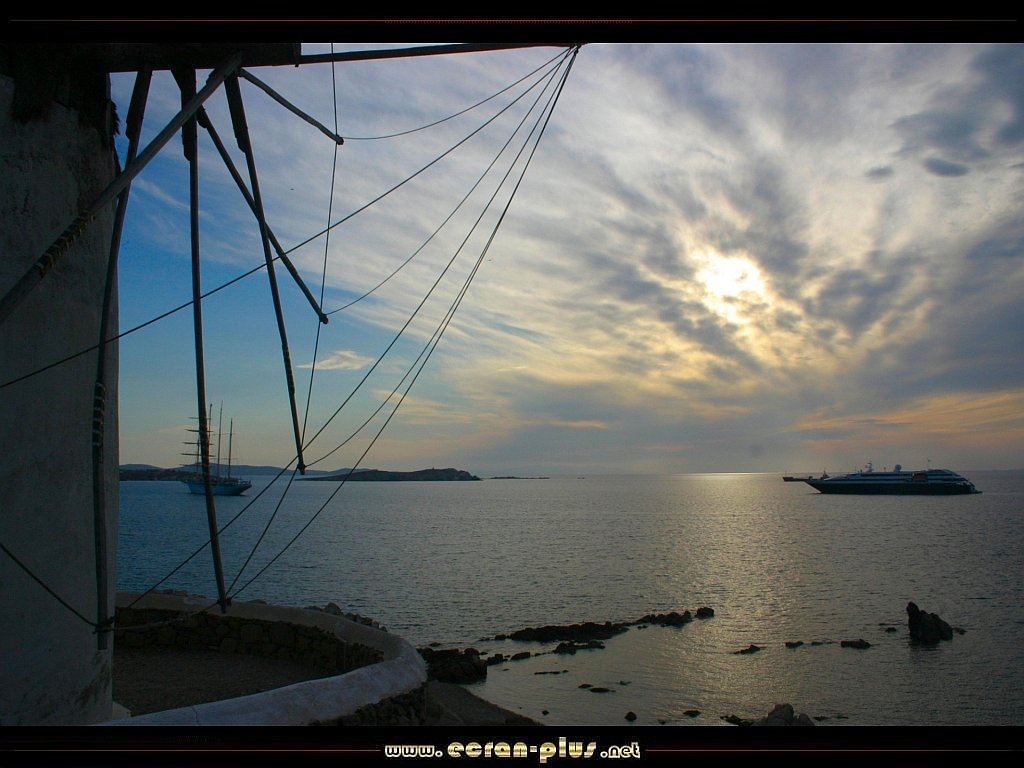 _ Ecran + Plus _ Coucher de soleil à Mykonos Cyclades