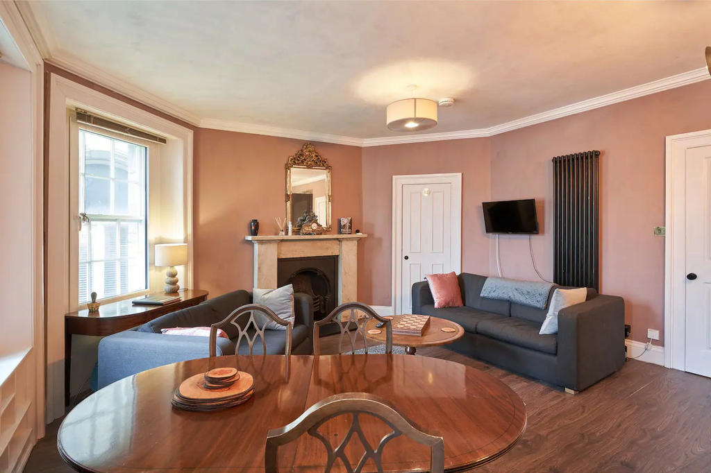 Edinburgh Apartments 3 Bed Old Town Apartment, Old Town