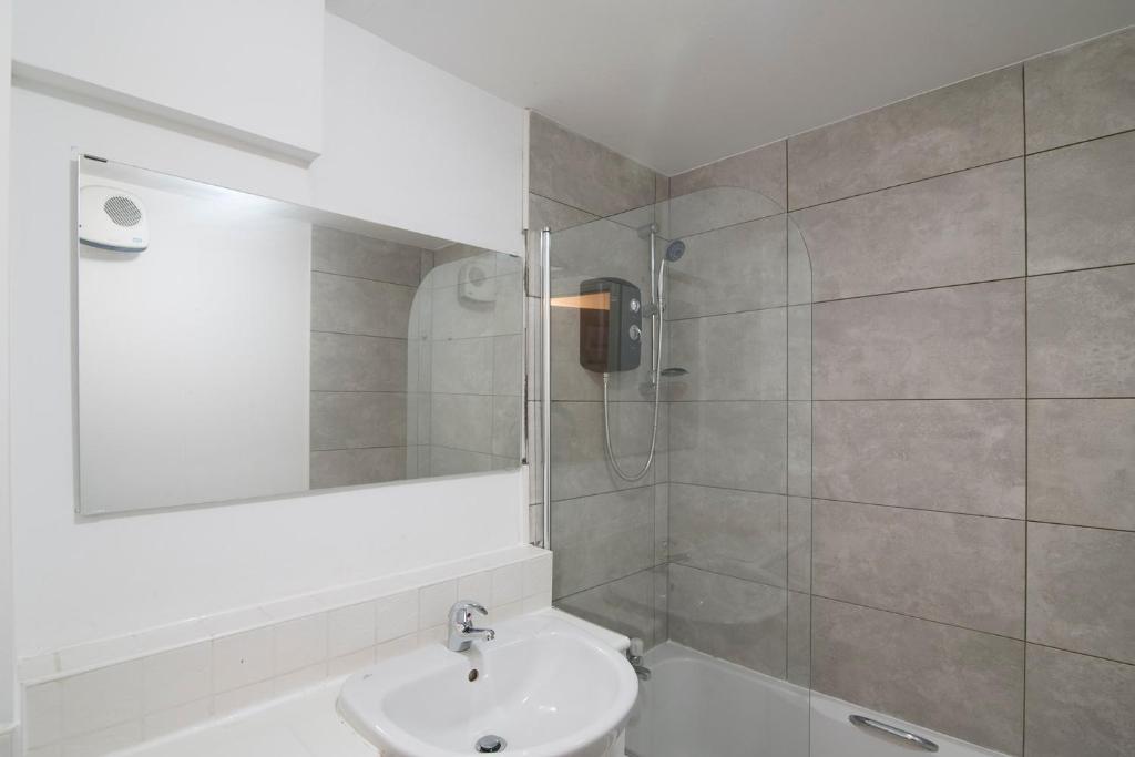 Glasgow Apartments Wallace St Apartment, Tradeston