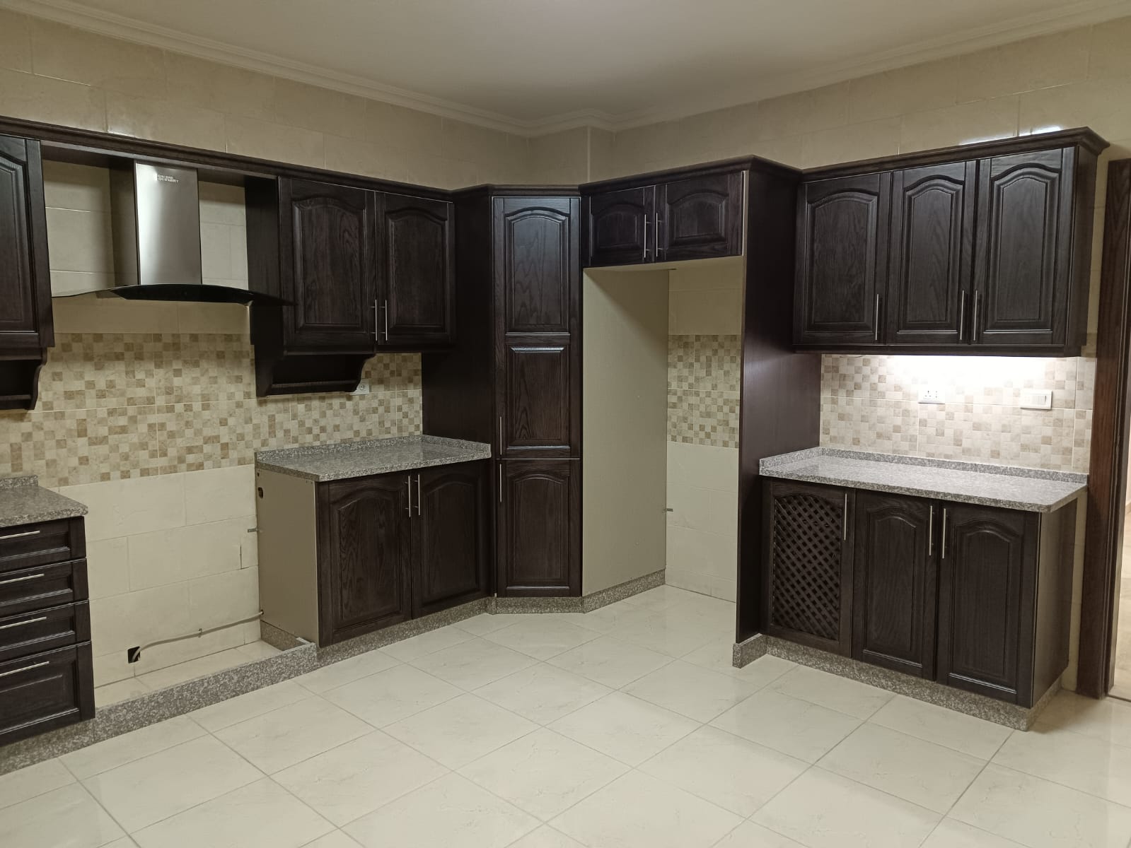 Super deluxe apartment for rent in Deir Ghubar Edraj Real Estate