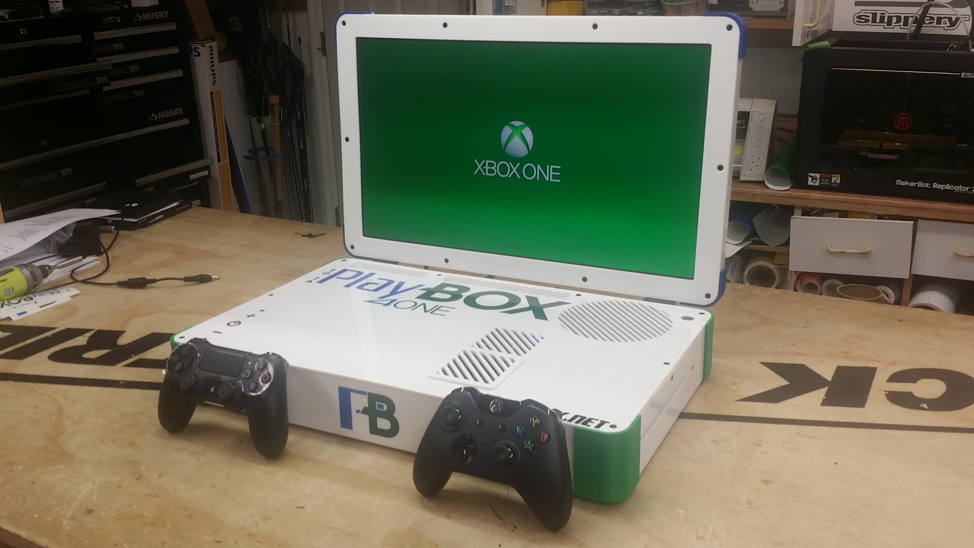 PLAYBOX PS4 / XBOX ONE COMBO Laptop
