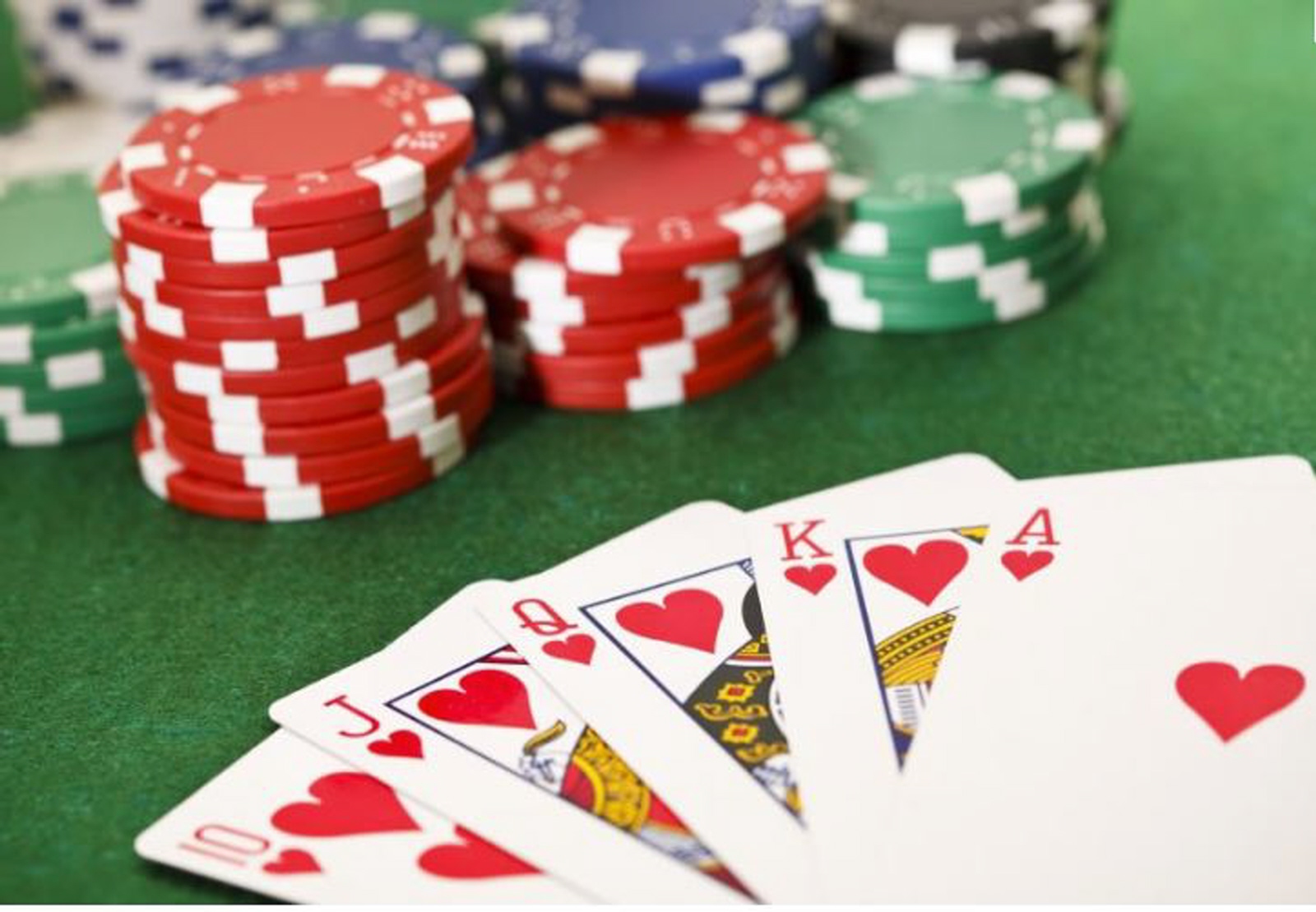Poker guide pour bien débuter et pour apprendre à jouer