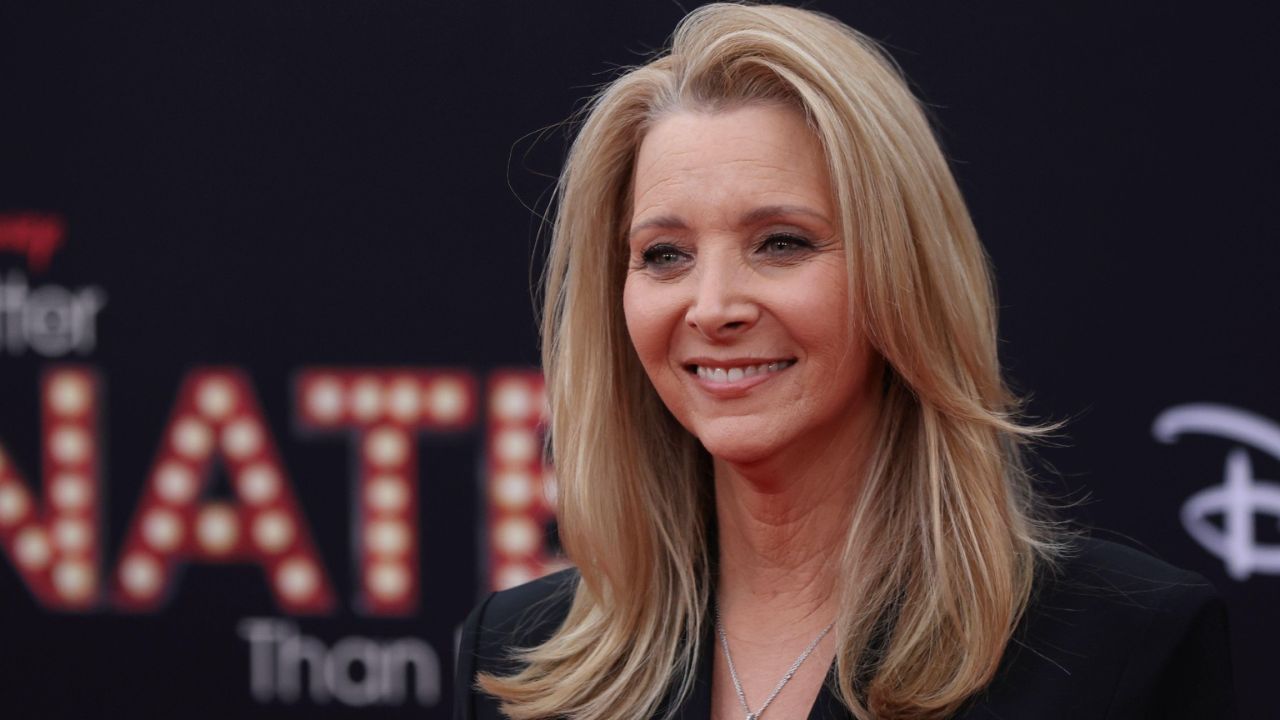 Lisa Kudrow Biography Age, Birthday Early Life, Career, Awards