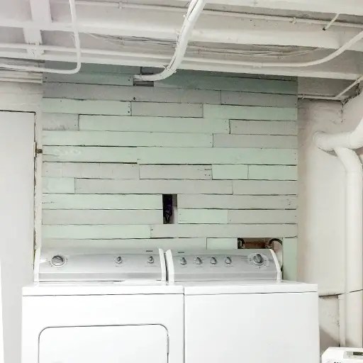 DIY Laundry Room Pallet Accent Wall