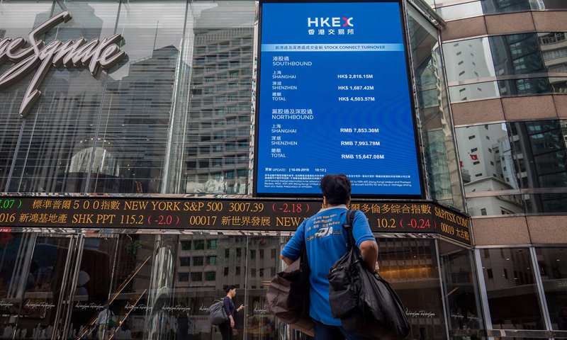 Hong Kong stocks rally on first October trading day's morning session