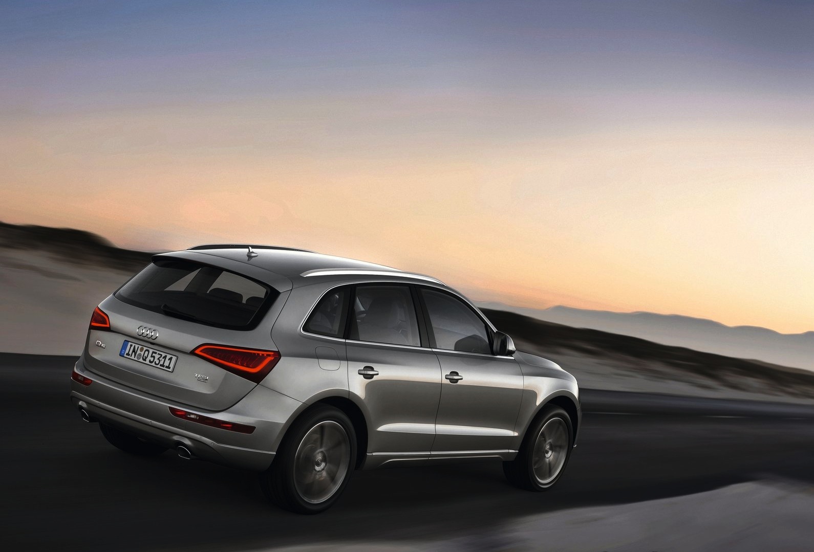 2013 Audi Q5 Rear 3/4 Right In Motion egmCarTech