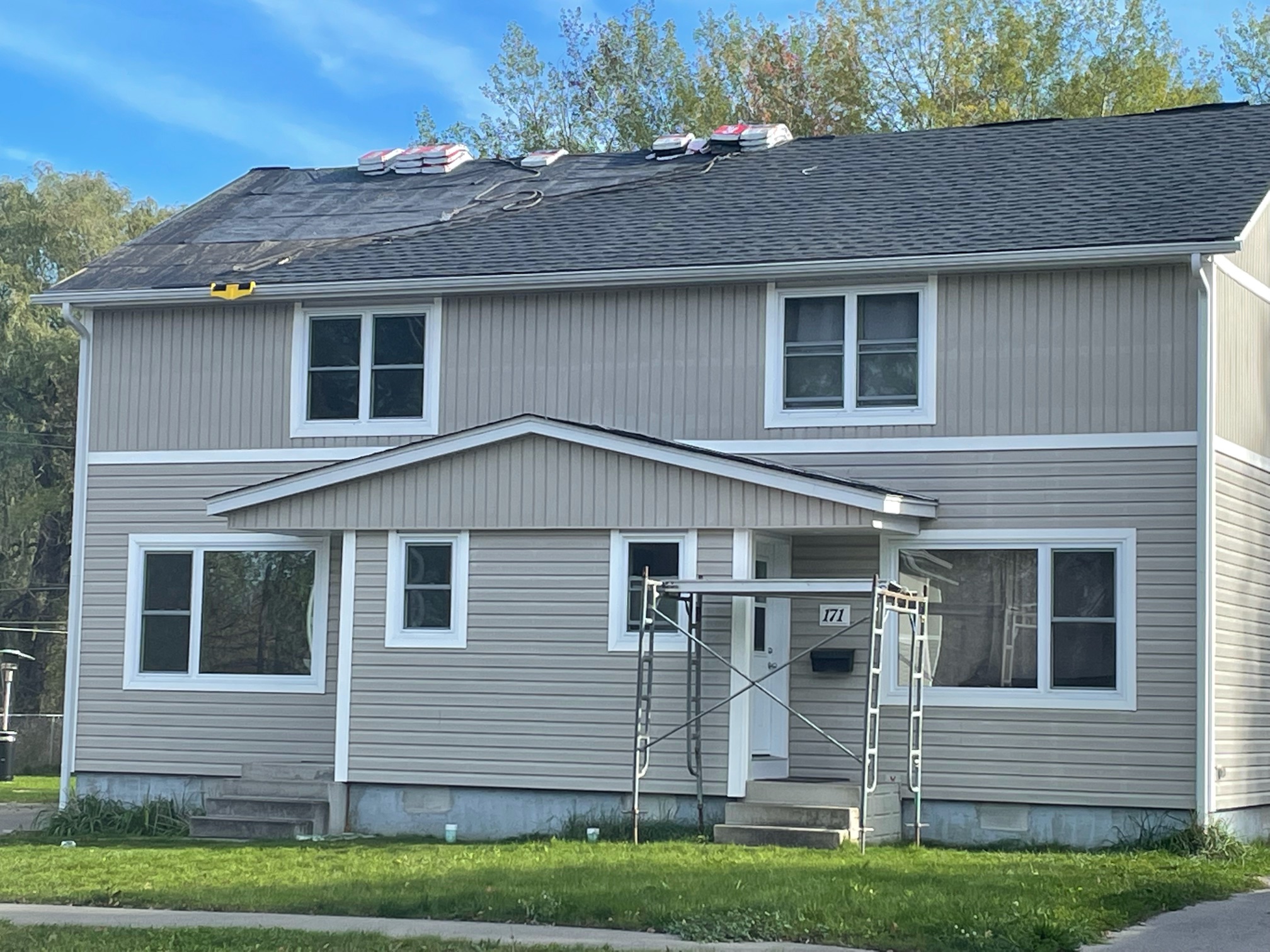 Various Residential Houses Borden Eileen Roofing Inc.