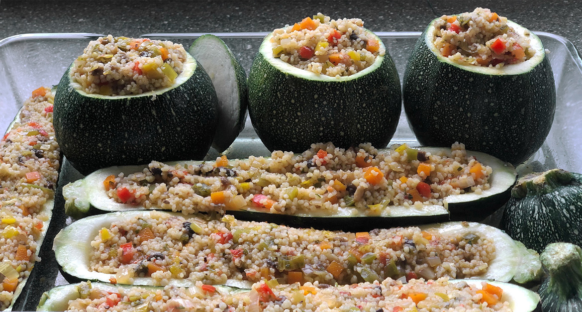 Check spelling or type a new query. Gefüllte Zucchini mit orientalischer Couscous-Füllung ...