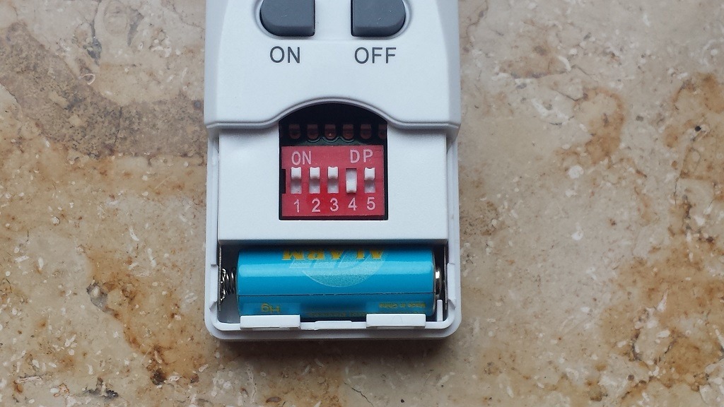 Raspberry Pi: Funksteckdosen steuern mit RC-Switch