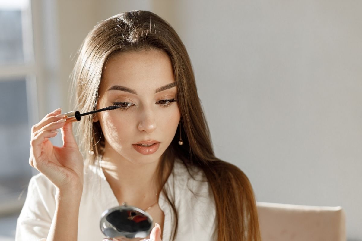 How To Keep Mascara From Smudging