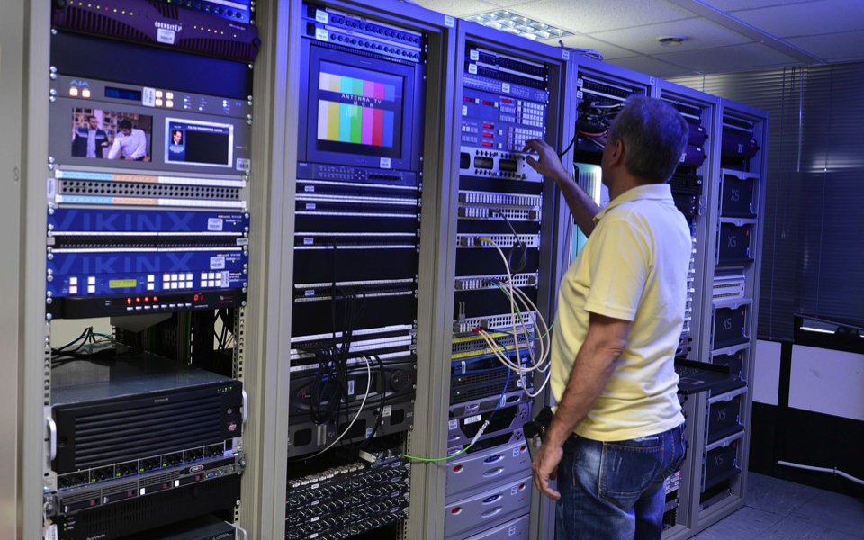 Pay TV sees rare drop in subscribers