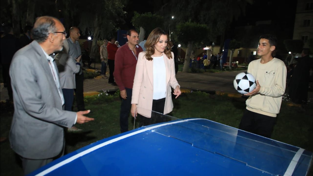 محافظة الجيزة توزع هدايا وألعاب للأطفال احتفالا بالعيد القومي محافظة الجيزة توزع هدايا وألعاب للأطفال احتفالا بالعيد القومي