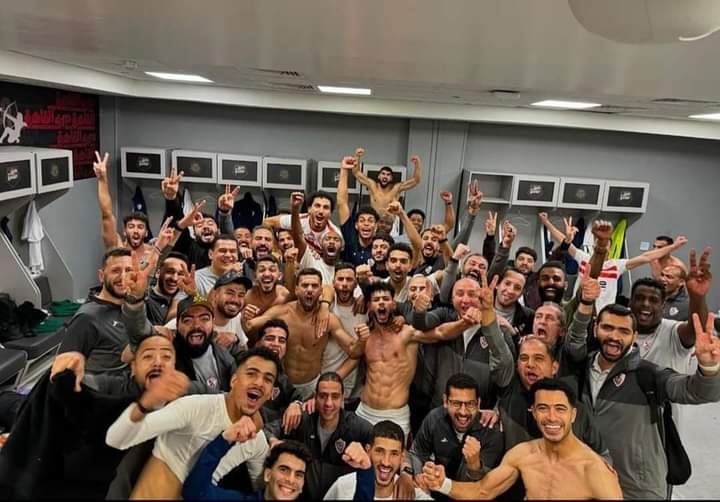 احتفالات جنونية داخل غرفة ملابس الزمالك بعد الفوز على الأهلي| شاهد احتفالات جنونية داخل غرفة ملابس الزمالك بعد الفوز على الأهلي| شاهد