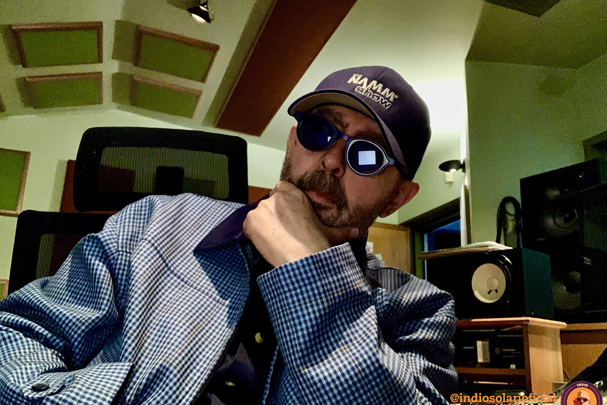 El indio Solari sorprende con tres nuevas canciones en su vasto