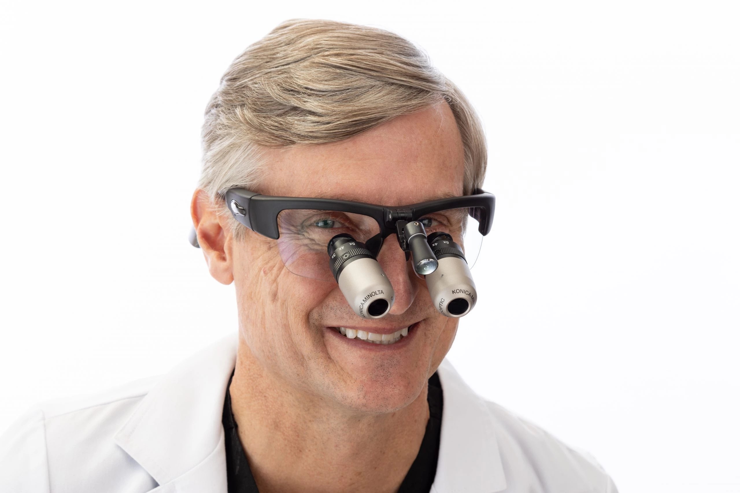 Orascoptic presenta sus nuevas lupas XV1™ y EyeZoom™