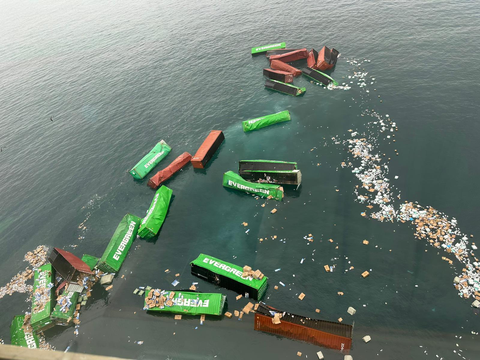 Reanudada la actividad en el principal puerto de Perú tras la caída de 50 contenedores de un carguero