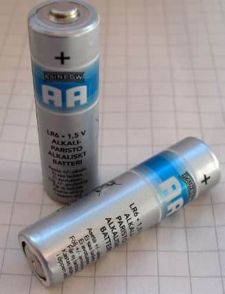 voltage of a aa battery