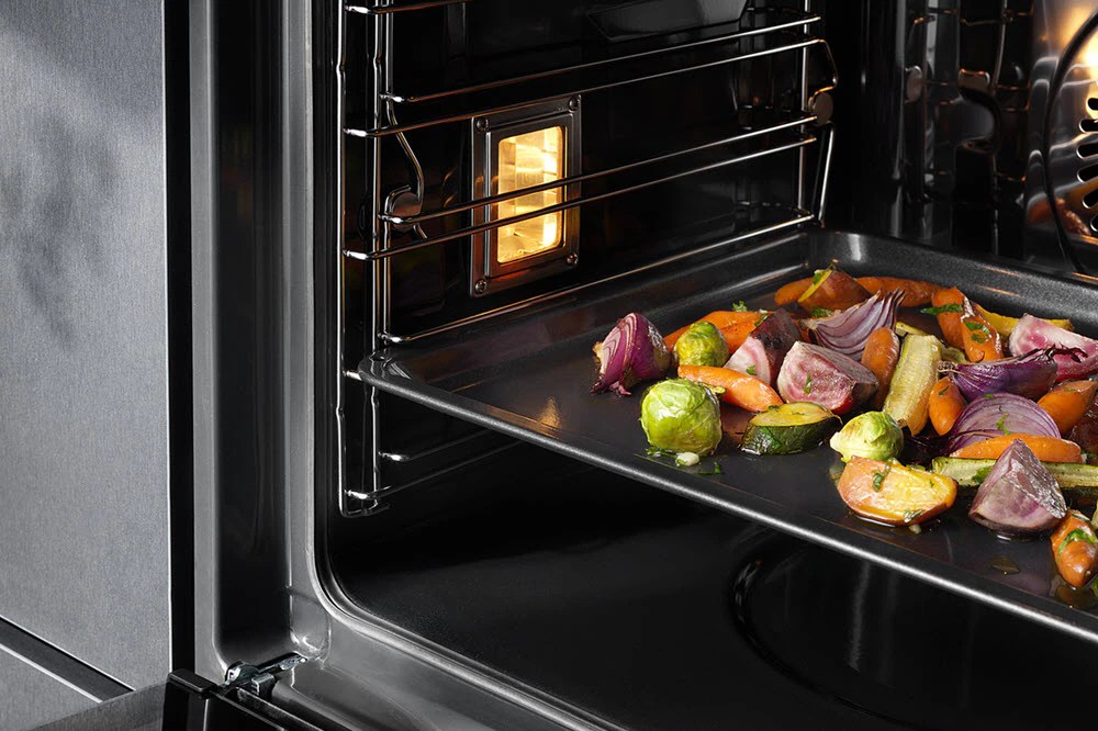 Oven using tips: Preheating, Cooking & Cleaning | Electrolux India