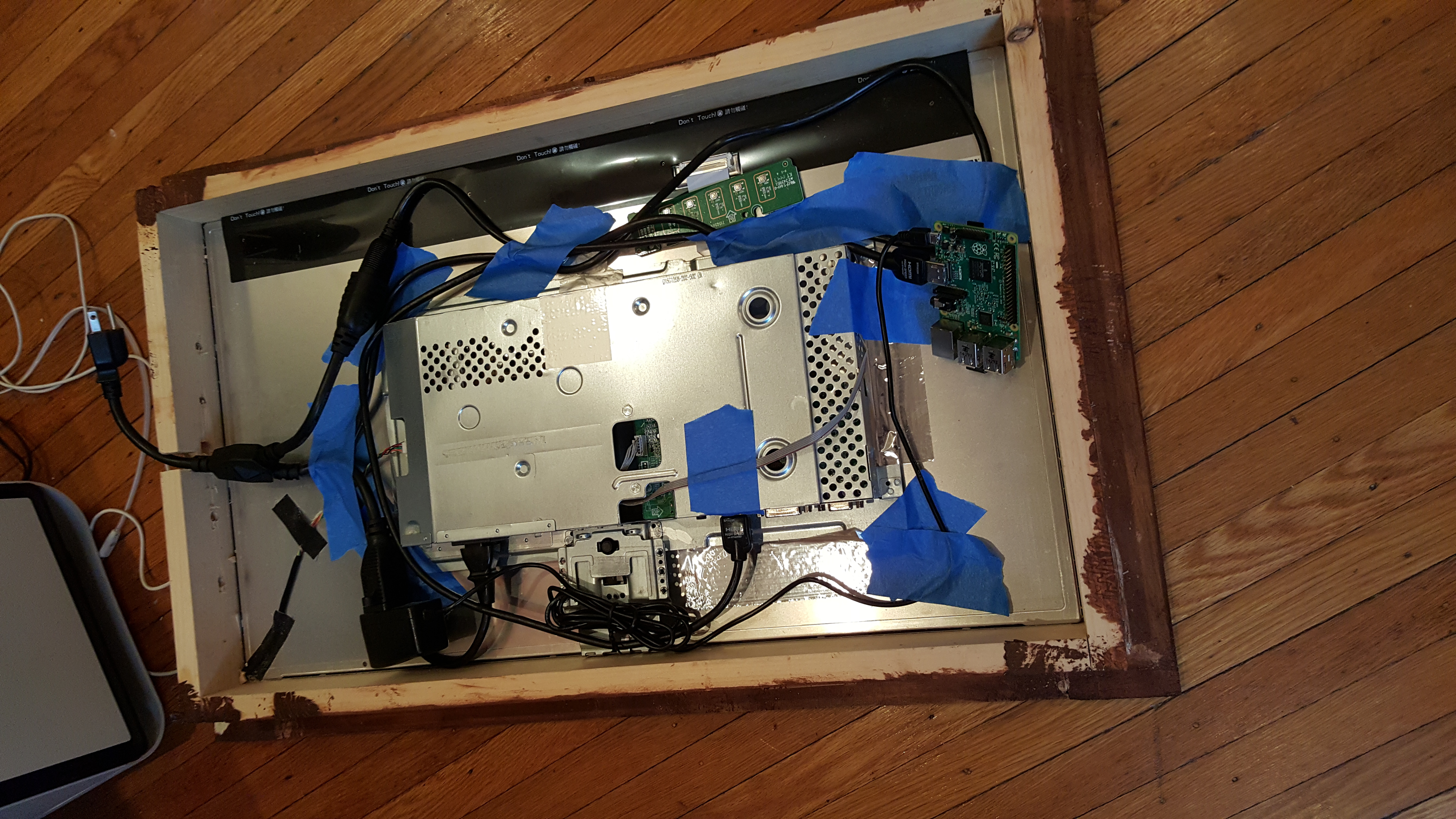 How to make a magic mirror with a Raspberry Pi and an old monitor