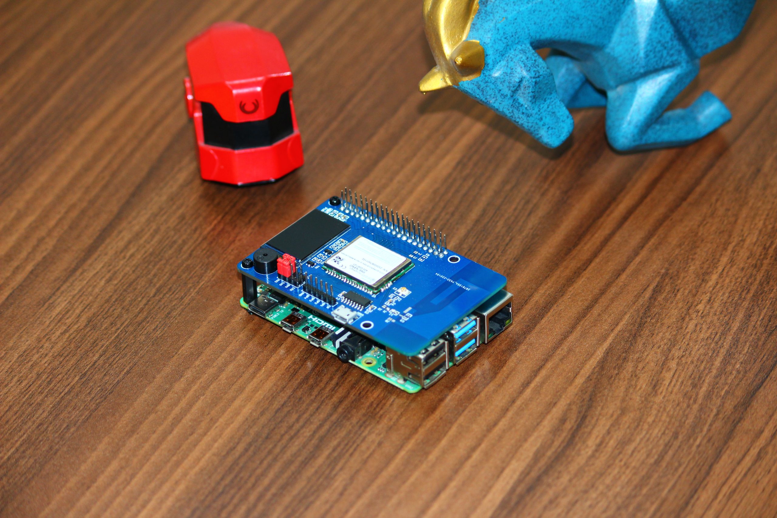 SB Component Ltd Unveils UHF HAT for Raspberry Pi with a 1.14inch LCD Display