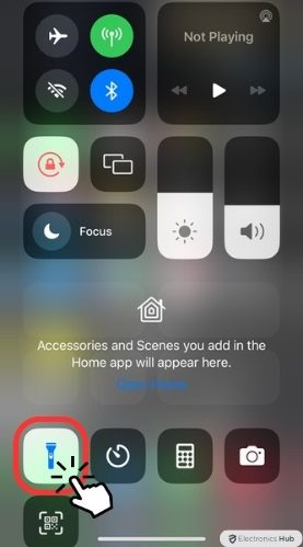 How To Turn OFF Flashlight On iPhone (Step by Step)