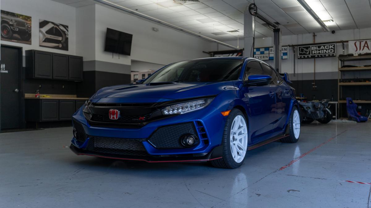 18 Inch ESR CS8 in Gloss White on a 2020 Honda Civic Type R Element