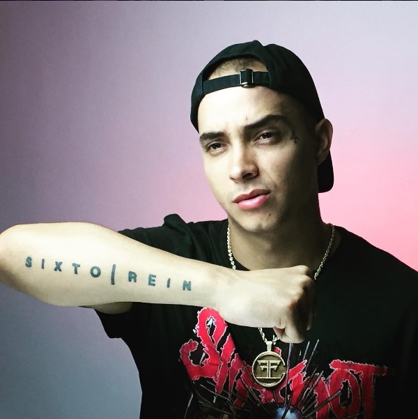 ¡La burla! Estos cantantes venezolanos repitieron el mismo atuendo en