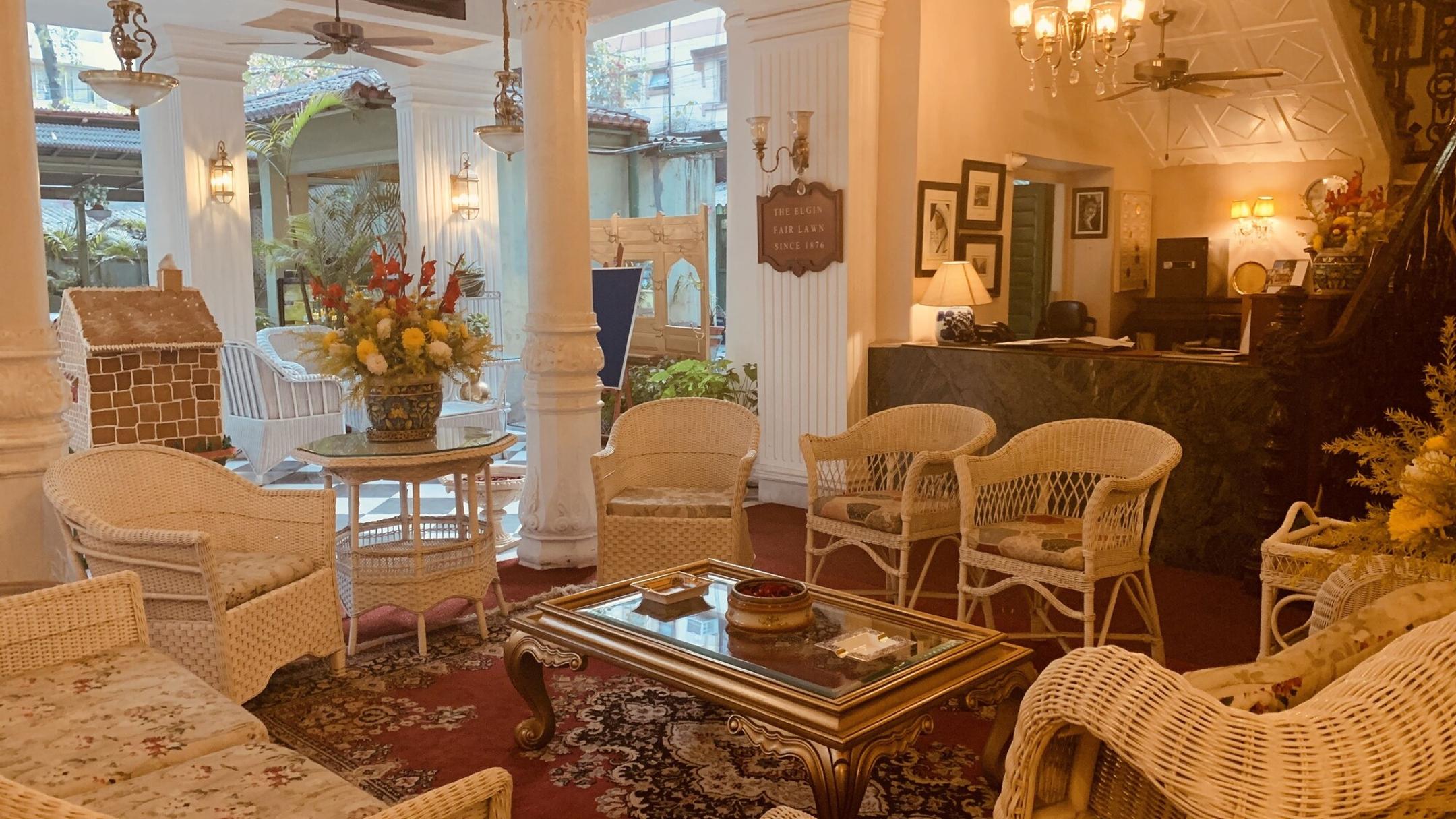 Pet on the move Elgin Hotels are pet friendly Elgin Hotels & Resorts