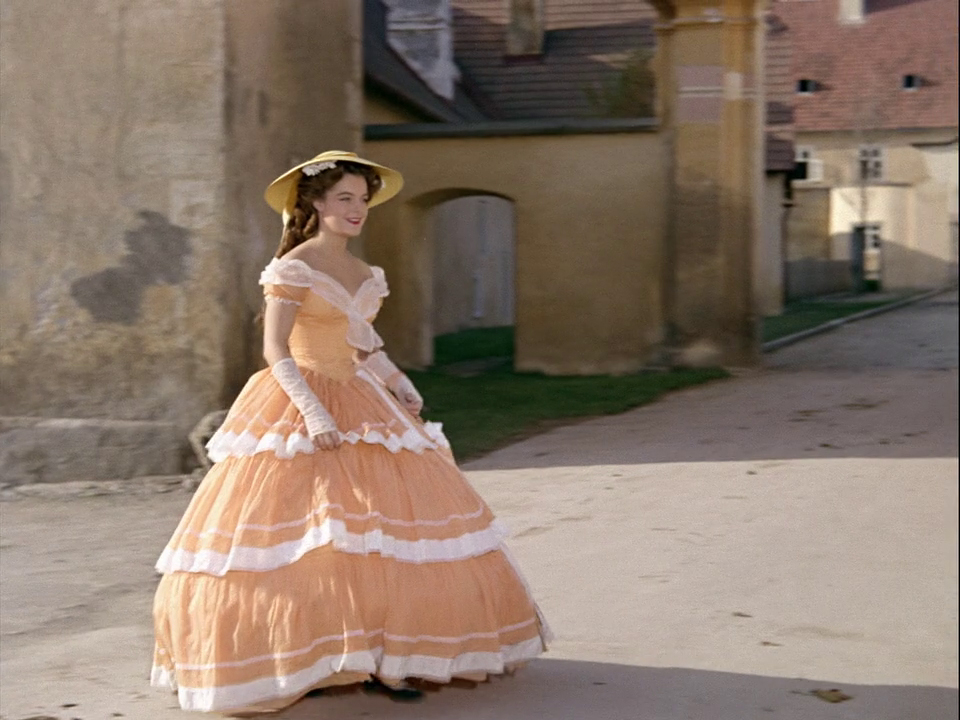 Robes et Costumes de la Trilogie des « Sissi » ELISABETH D'AUTRICHE HONGRIE