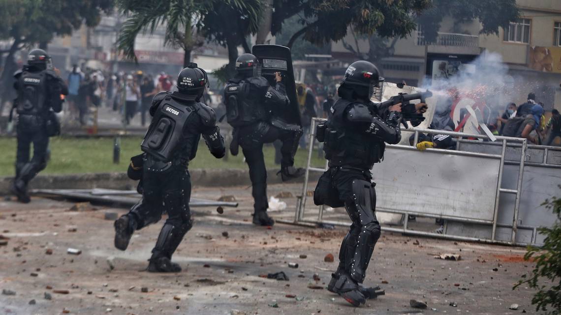 Últimas noticias de hoy en colombia y el mundo. Colombia justifica la presencia militar en las calles por la "amenaza terrorista" en las ...